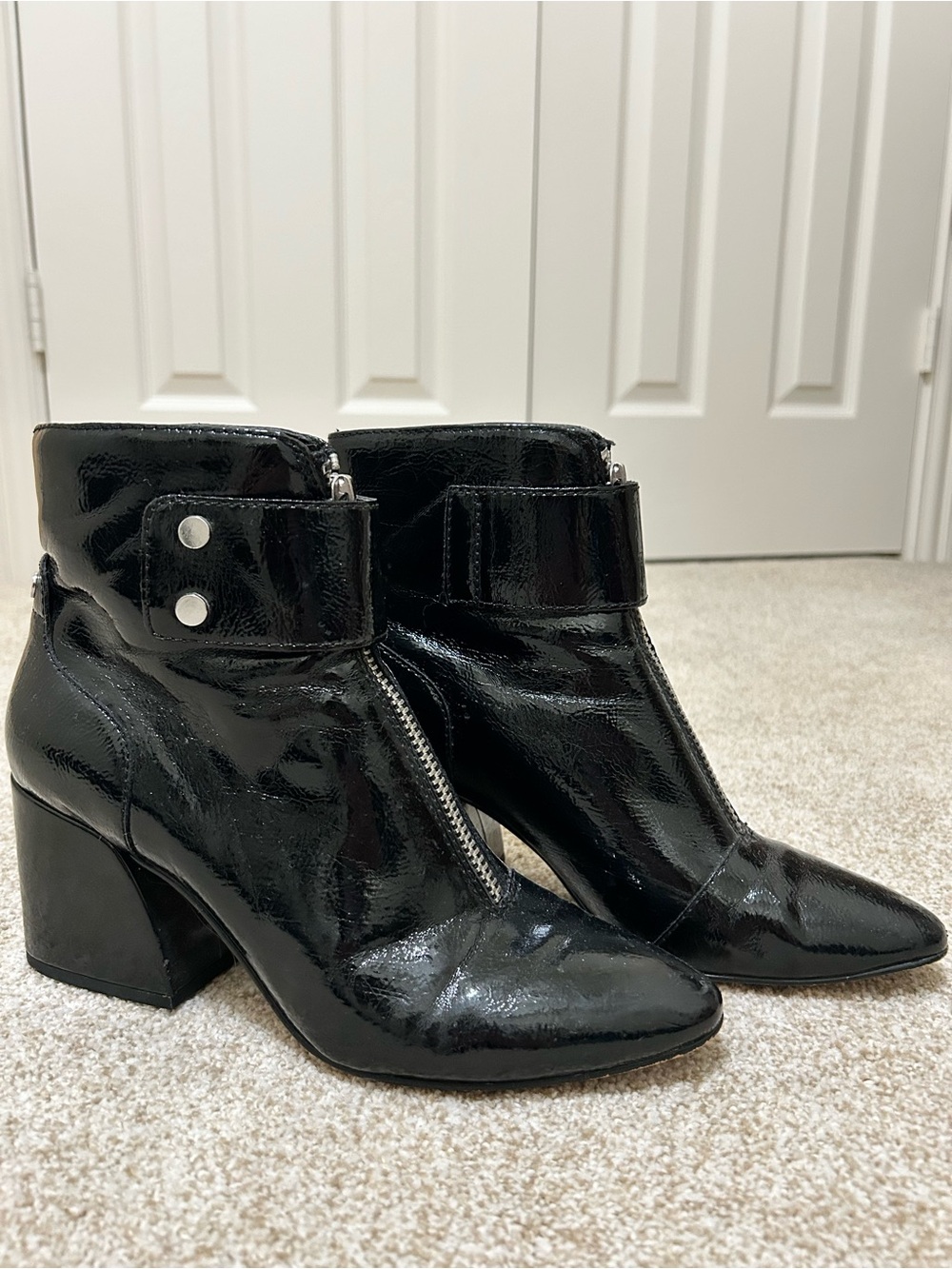 Dolce Vita Varra Black Patent Leather Ankle Booties size 9 60s gogo retro moto